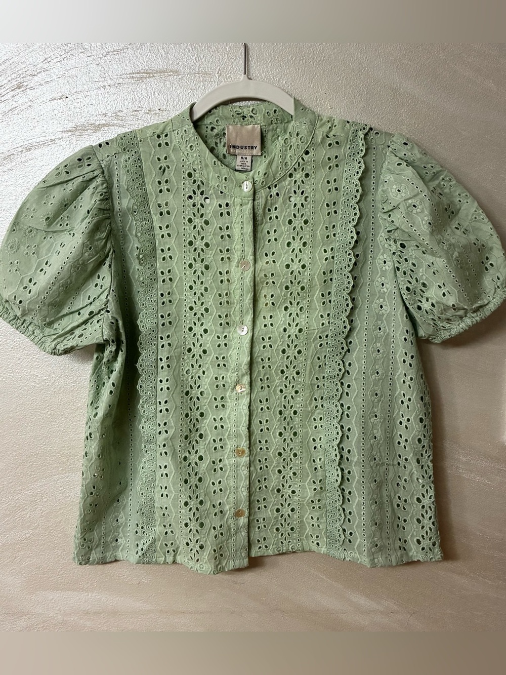 Women’s Green Eyelet Puff-Sleeve Button-Up Top